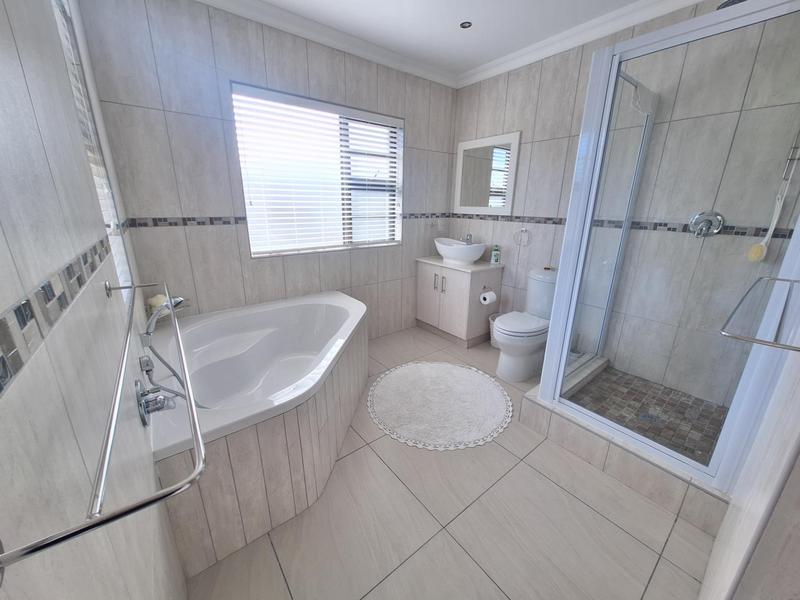 4 Bedroom Property for Sale in Hartenbos Landgoed Western Cape